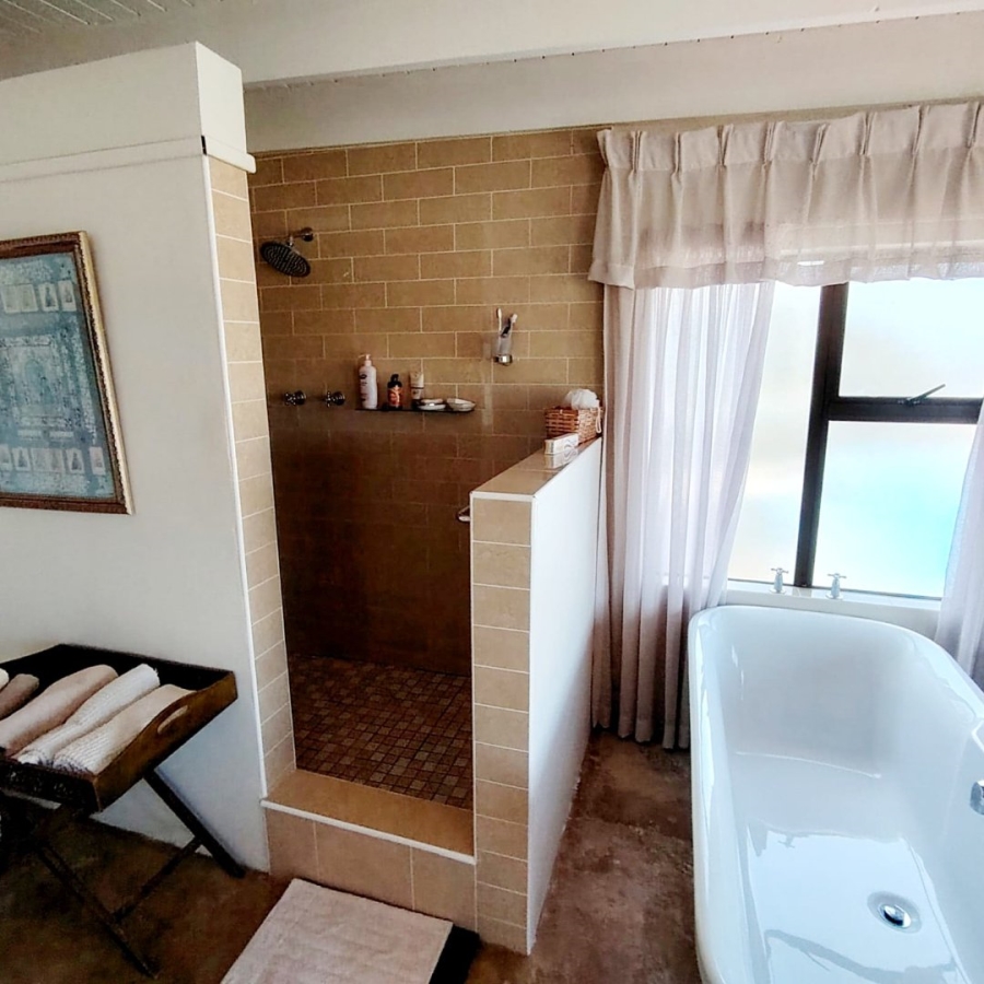 5 Bedroom Property for Sale in Beacon Bay Eastern Cape